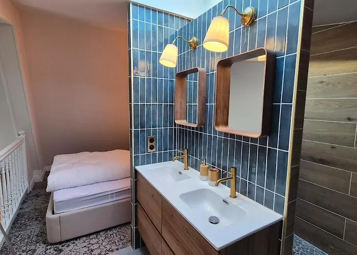 Les Vues De Lily - *